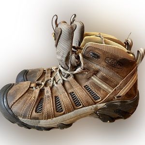 Keen Voyageur Women's Mid Hiking boots  lace up  9.5 great! 1010138